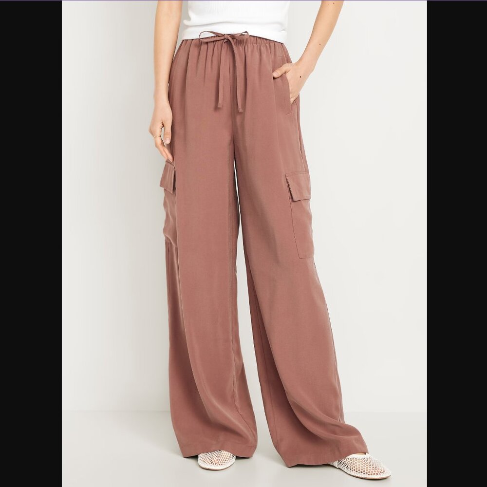 Old Navy Extra High-Waisted Drapey Cargo Super Wide-Leg Pants Warm Taupe